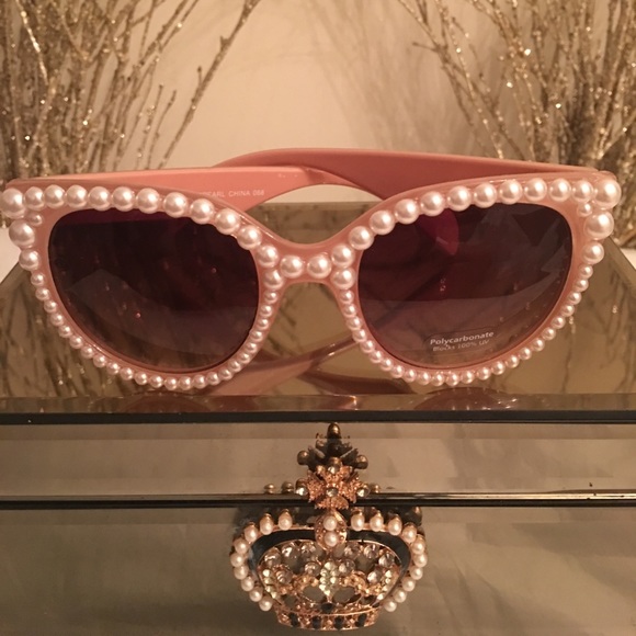 Light Pink Pearl Sunglasses☀️☀️ - Picture 3 of 3